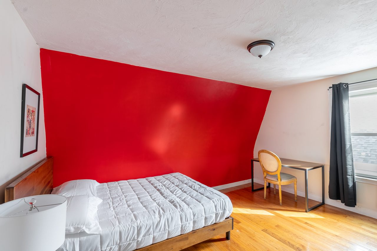 #1578: Somerville - Queen Bedroom E - 1