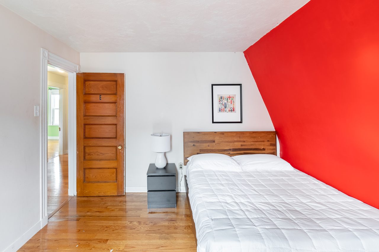 #1578: Somerville - Queen Bedroom E - 2