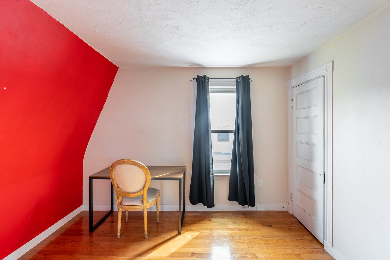 #1578: Somerville - Queen Bedroom E - 3