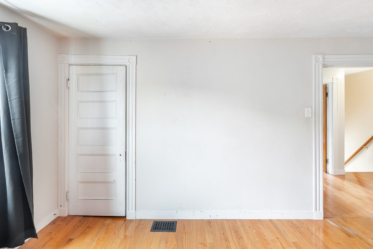 #1578: Somerville - Queen Bedroom E - 4