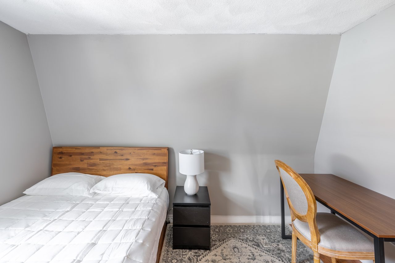  #1578: Somerville - Queen Bedroom F  -  #1578: Somerville  - Gallery -  2