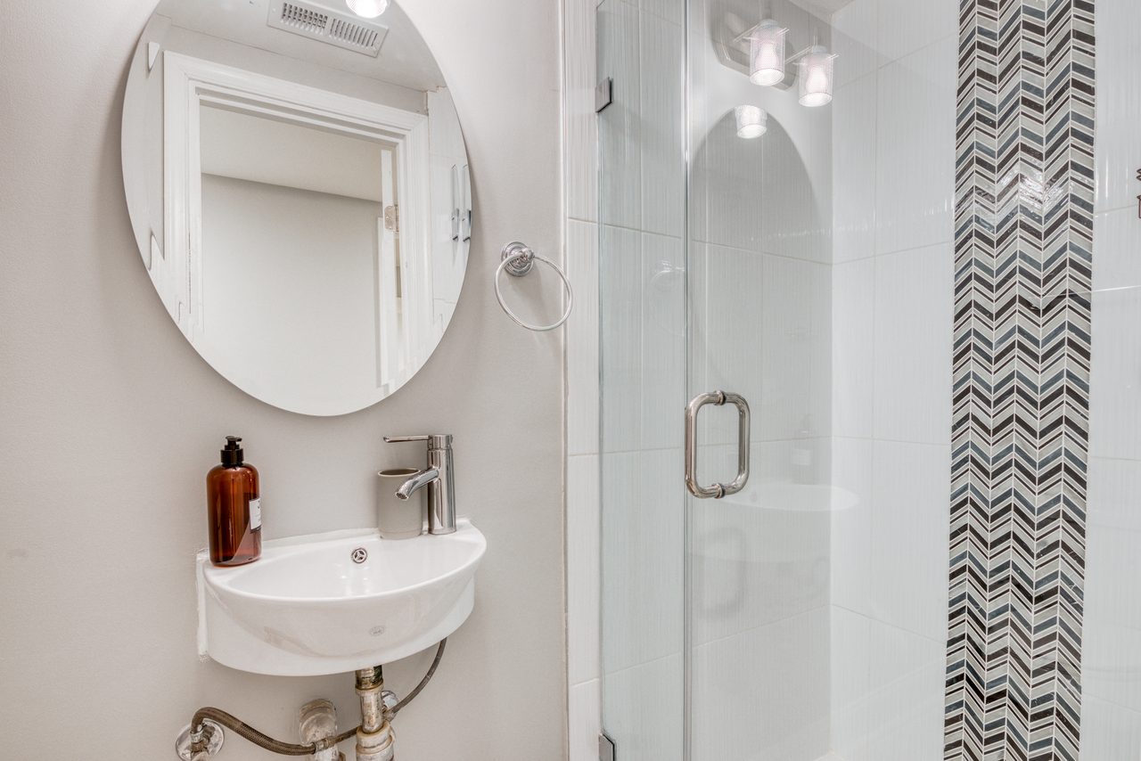  #289: Petworth - Queen Bedroom D W/Private Bathroom  -  #289: Petworth  - Gallery -  3
