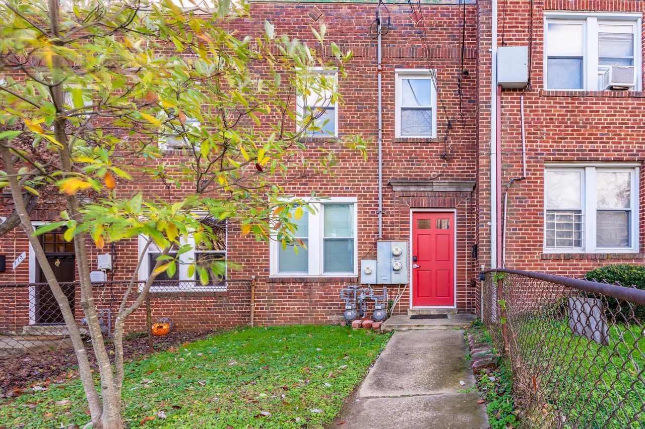  #1625: Edgewood - 1 Bedroom (Full)  -  #1625: Edgewood  - Gallery -  1