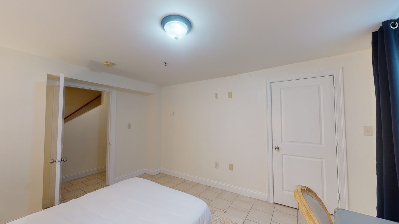 #829: Roxbury - Queen Bedroom C - 15