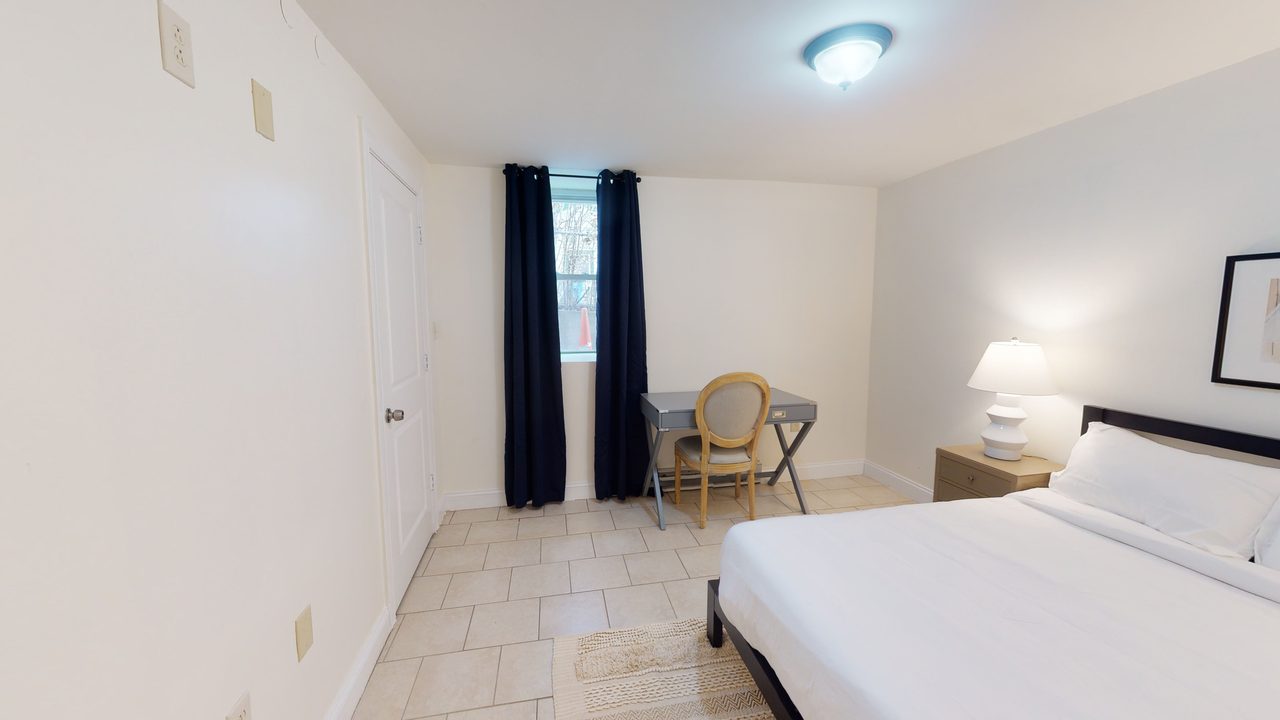  #829: Roxbury - Queen Bedroom C  -  #829: Roxbury  - Gallery -  18