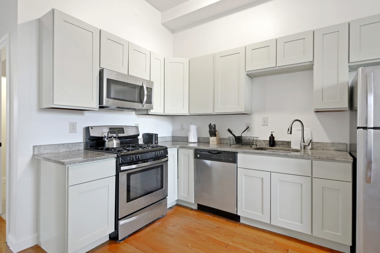  #829: Roxbury - Queen Bedroom B  -  #829: Roxbury  - Gallery -  12