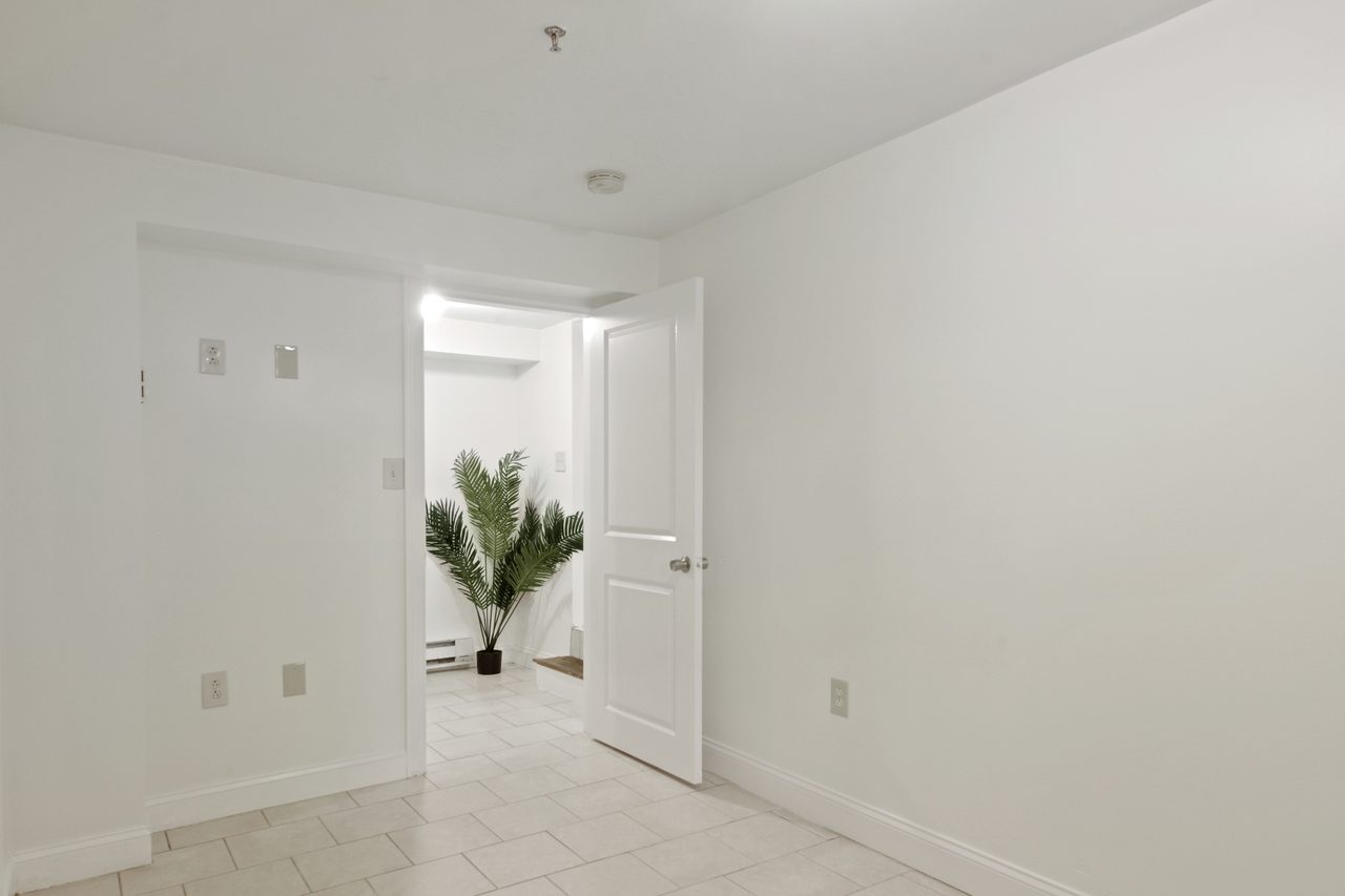 #829: Roxbury - Full Bedroom D - #829: Roxbury - Gallery - 4