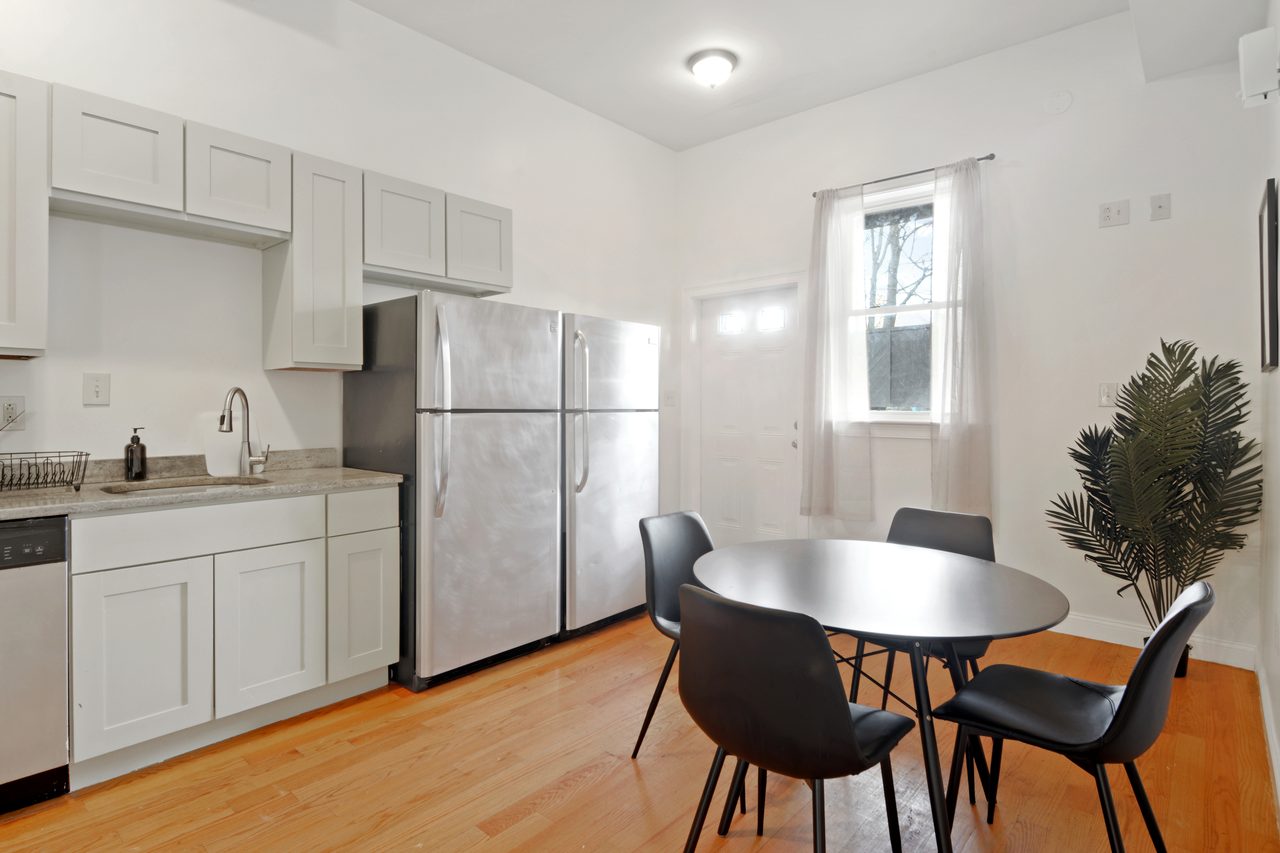 #829: Roxbury - Full Bedroom D - #829: Roxbury - Gallery - 22