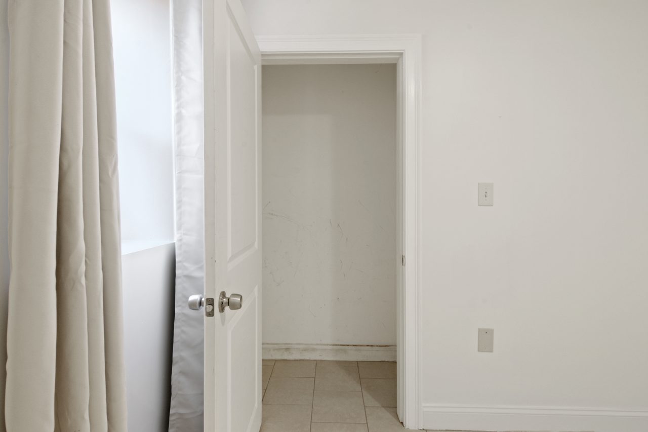 #829: Roxbury - Full Bedroom D - #829: Roxbury - Gallery - 3