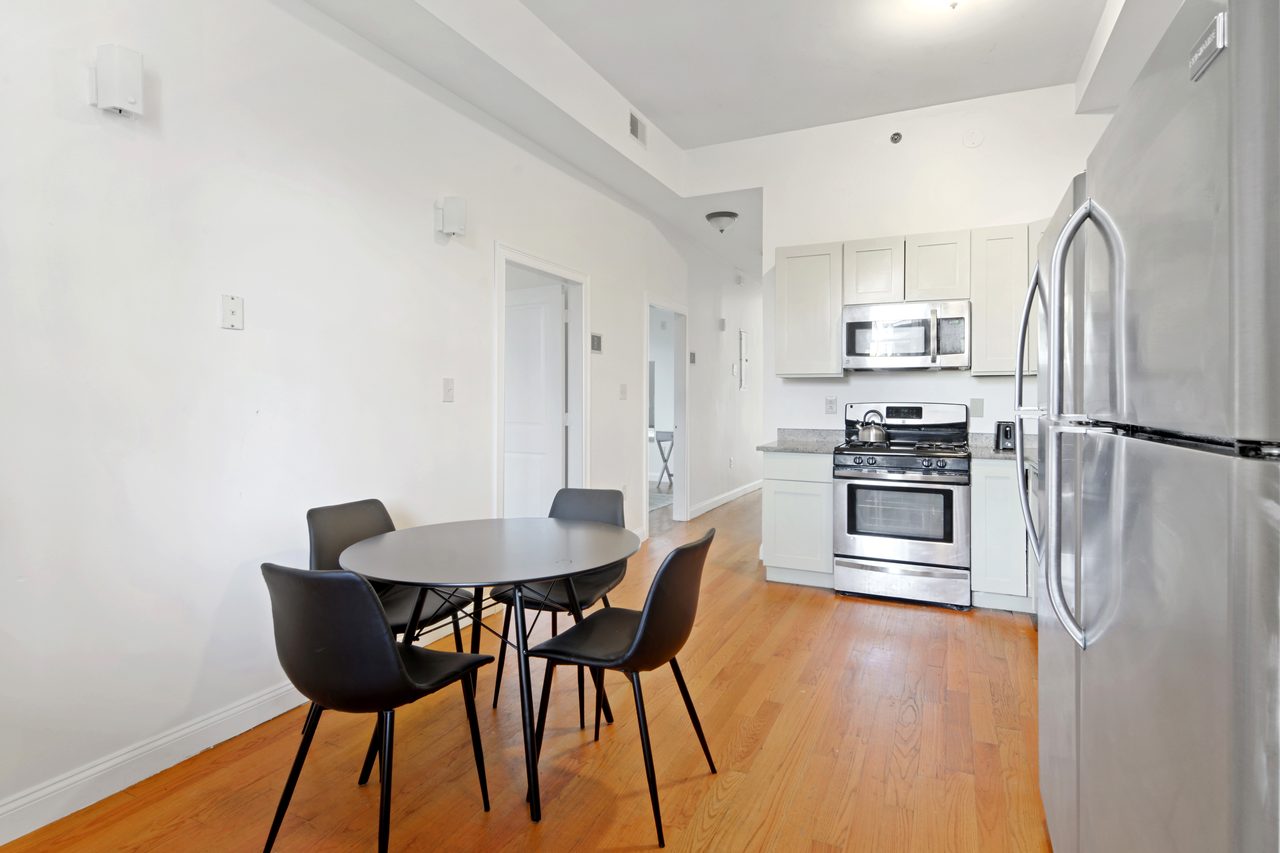 #829: Roxbury - Full Bedroom D - #829: Roxbury - Gallery - 21