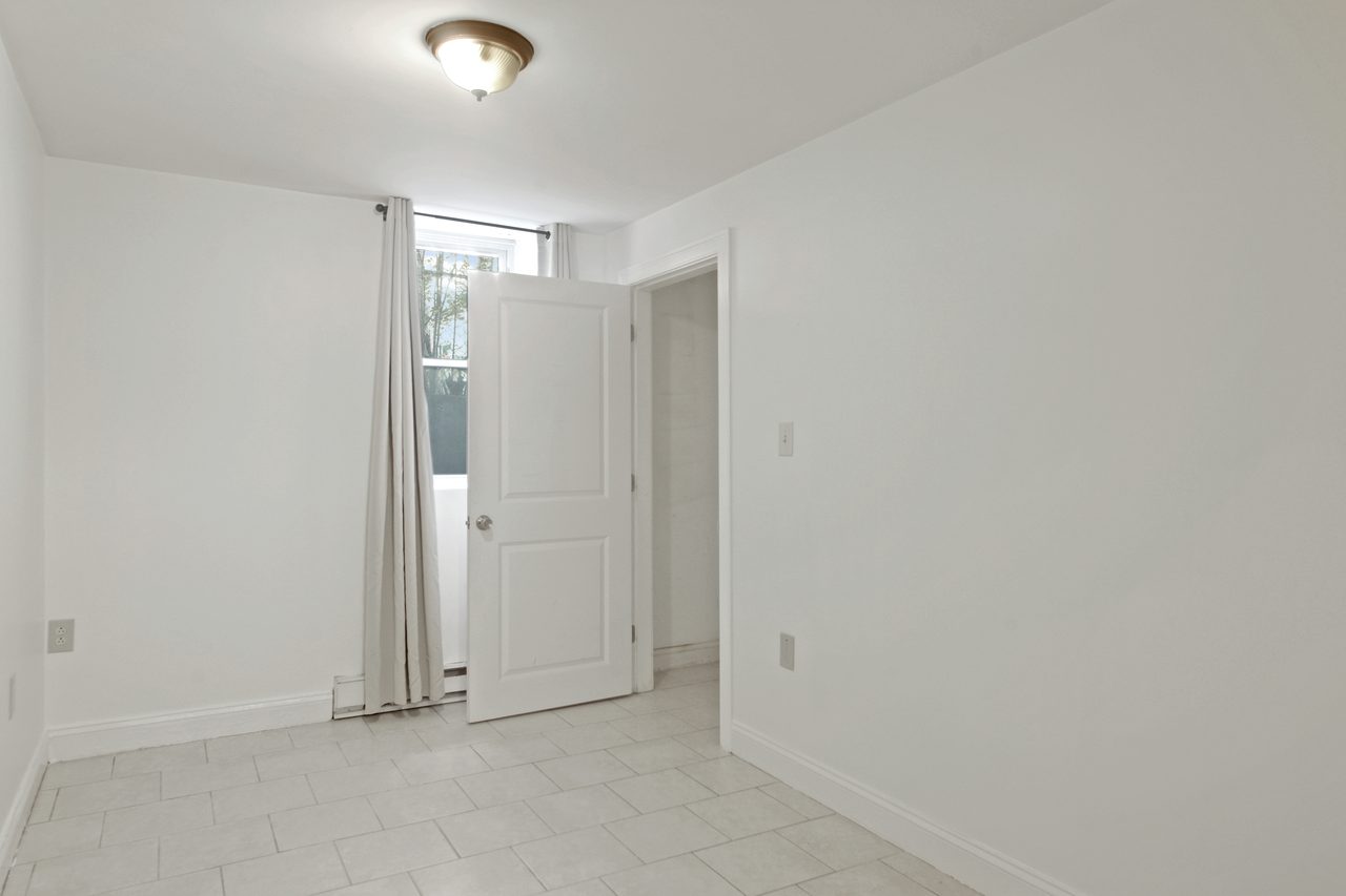  #829: Roxbury - Full Bedroom D  -  #829: Roxbury  - Gallery -  6