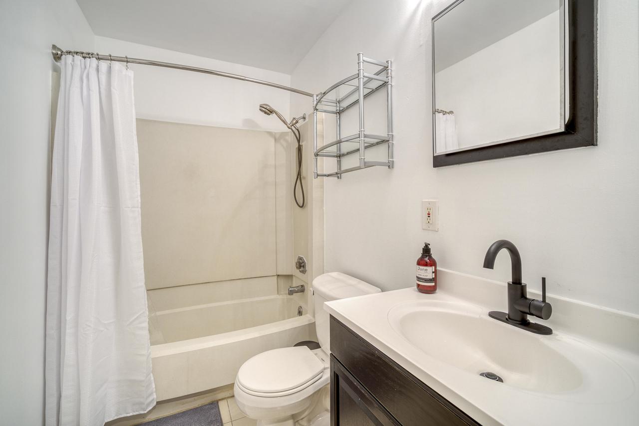  #325: Capitol Hill - 1 Bedroom (Queen)  -  #325: Capitol Hill  - Gallery -  6