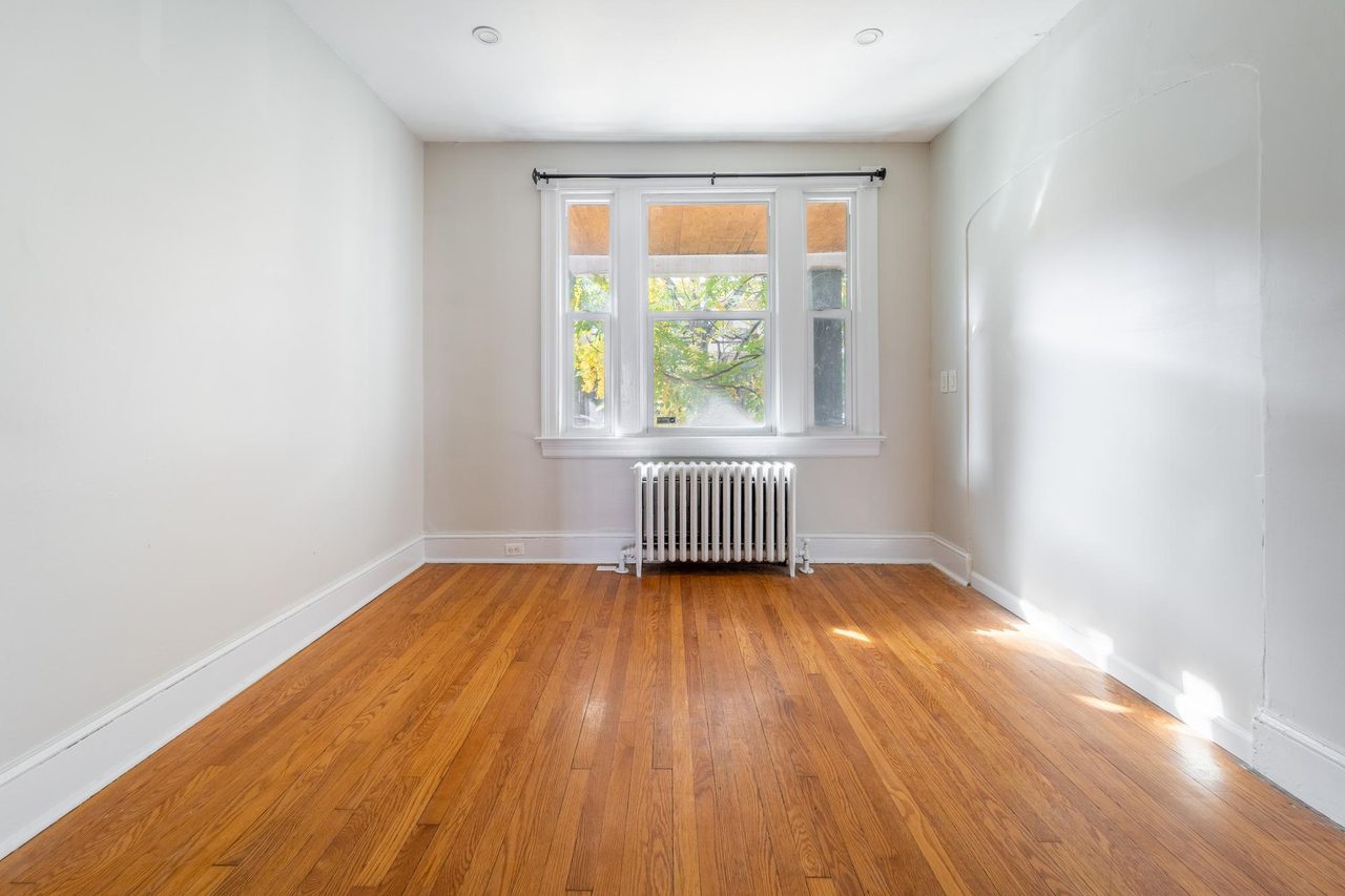  #1590: Columbia Heights - Queen Bedroom A  -  #1590: Columbia Heights  - Gallery -  2