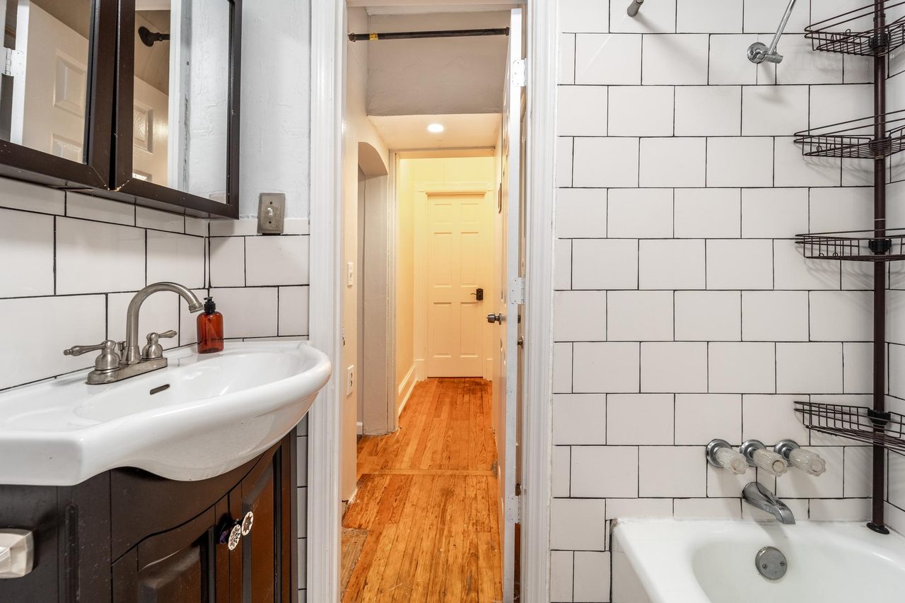  #1590: Columbia Heights - Queen Bedroom A  -  #1590: Columbia Heights  - Gallery -  14