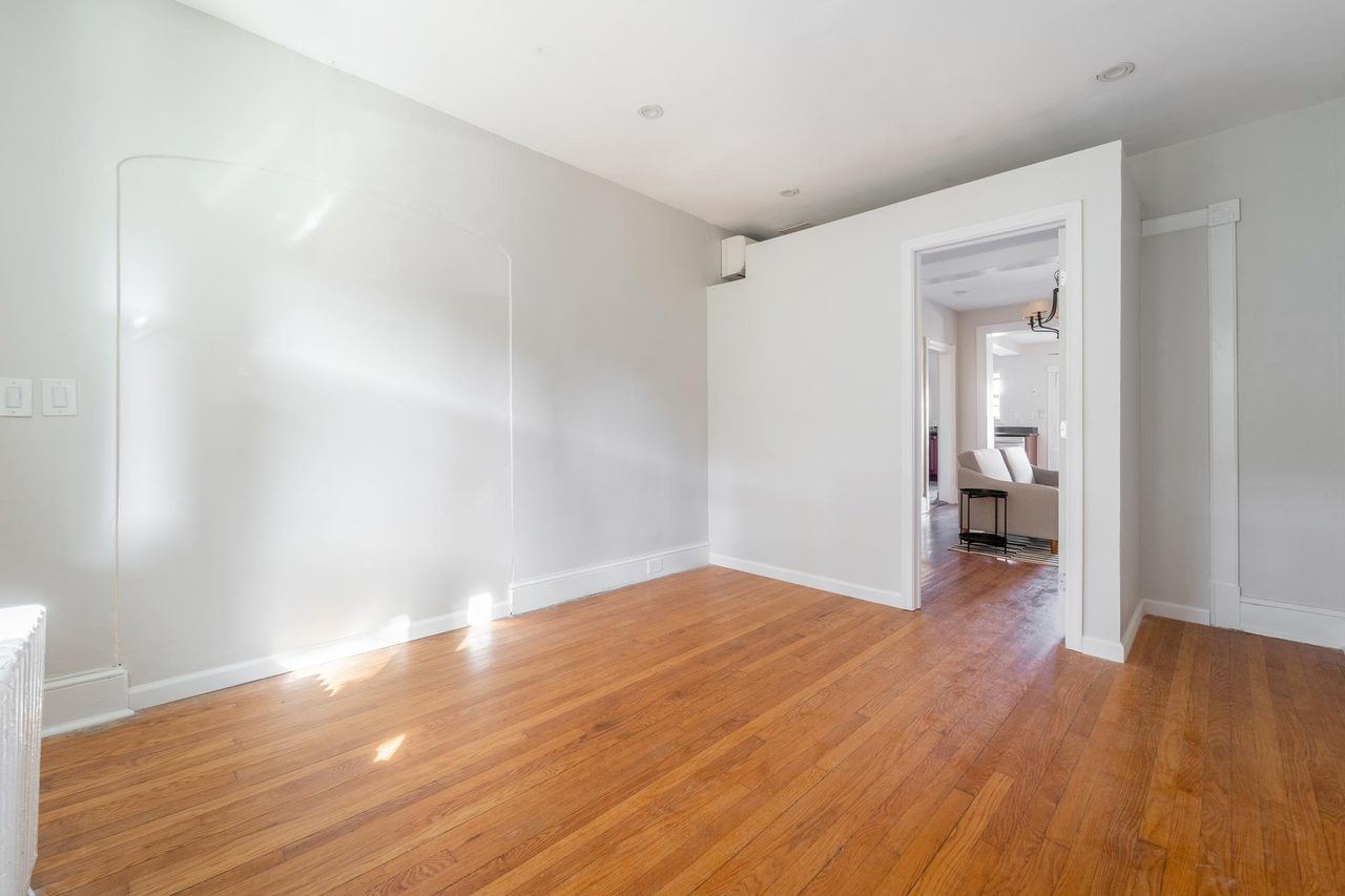 #1590: Columbia Heights - Queen Bedroom A  -  #1590: Columbia Heights  - Gallery -  3
