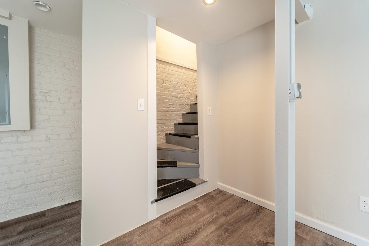  #1590: Columbia Heights - Queen Bedroom B  -  #1590: Columbia Heights  - Gallery -  3
