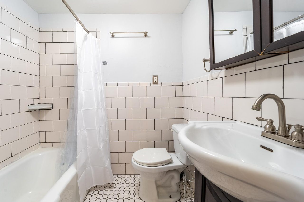  #1590: Columbia Heights - Queen Bedroom B  -  #1590: Columbia Heights  - Gallery -  7