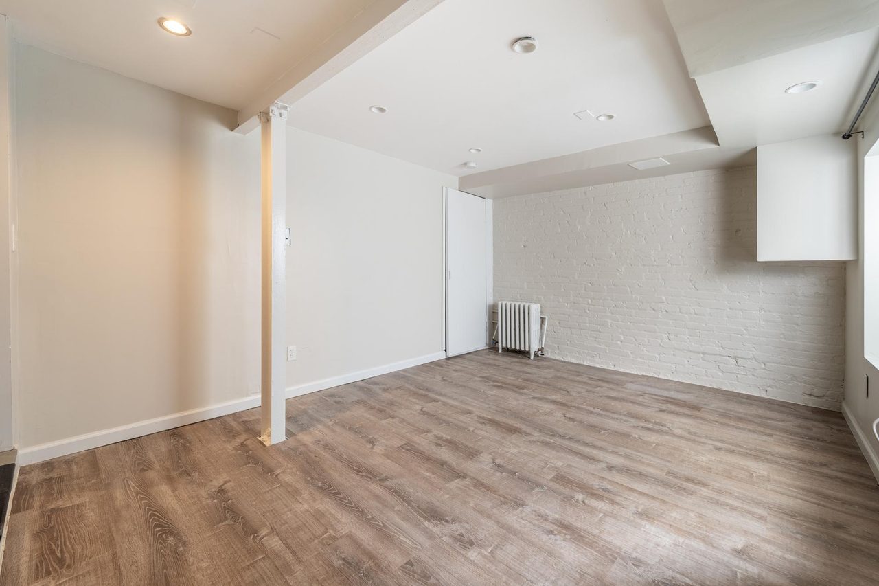  #1590: Columbia Heights - Queen Bedroom B  -  #1590: Columbia Heights  - Gallery -  2
