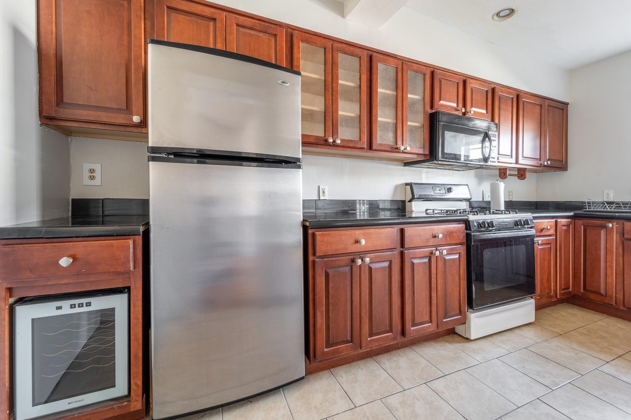  #1590: Columbia Heights - Queen Bedroom B  -  #1590: Columbia Heights  - Gallery -  6