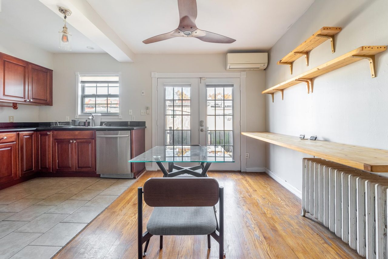  #1590: Columbia Heights - Queen Bedroom B  -  #1590: Columbia Heights  - Gallery -  9