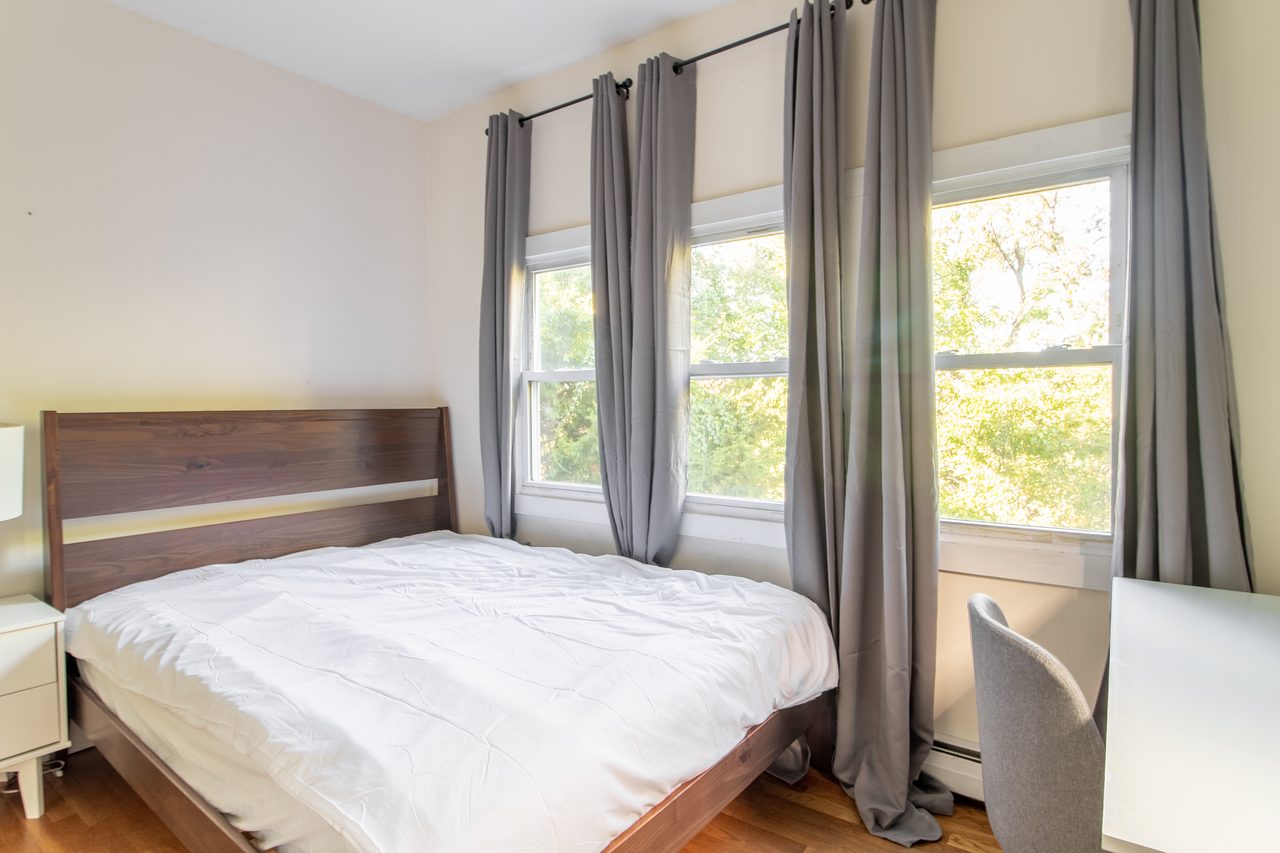  #1068: Mission Hill - Queen Bedroom E  -  #1068: Mission Hill  - Gallery -  12