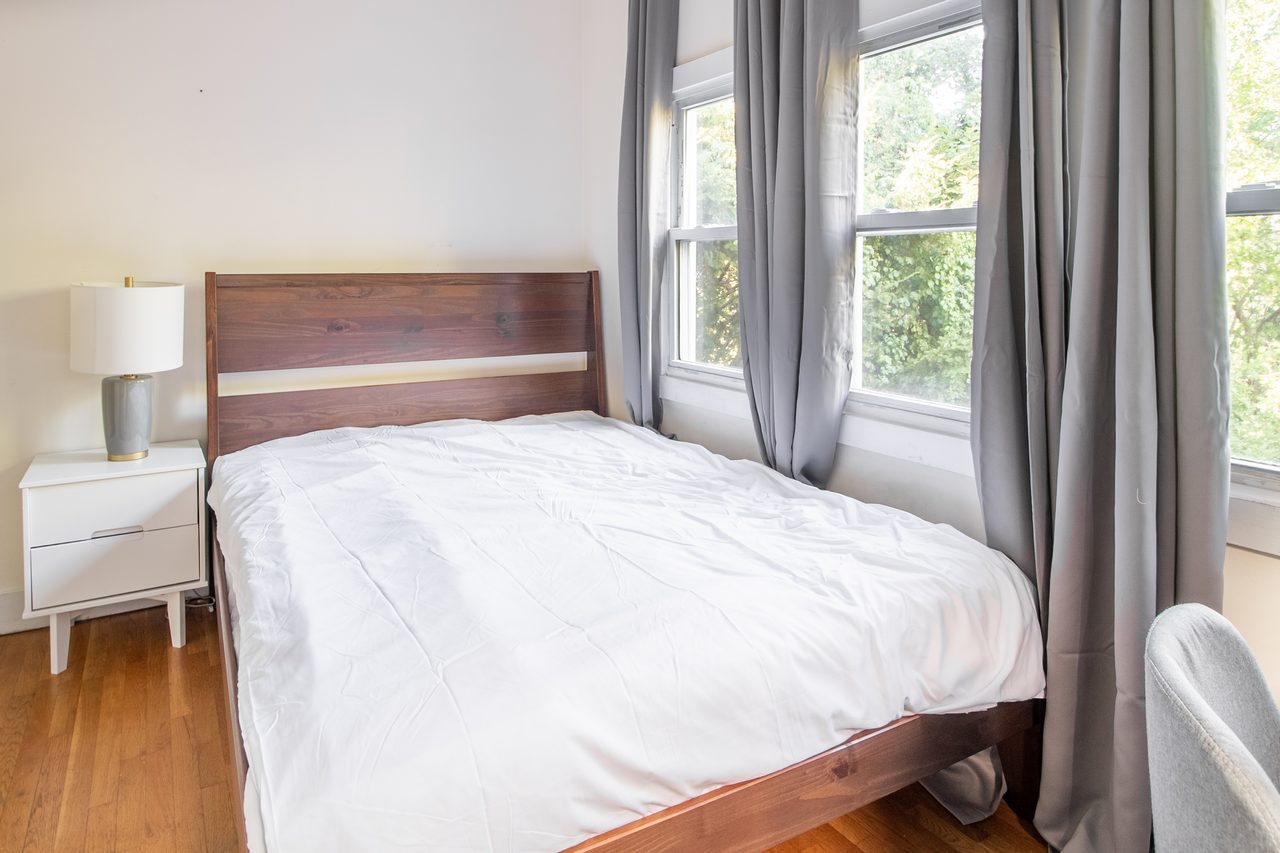  #1068: Mission Hill - Queen Bedroom E  -  #1068: Mission Hill  - Gallery -  10
