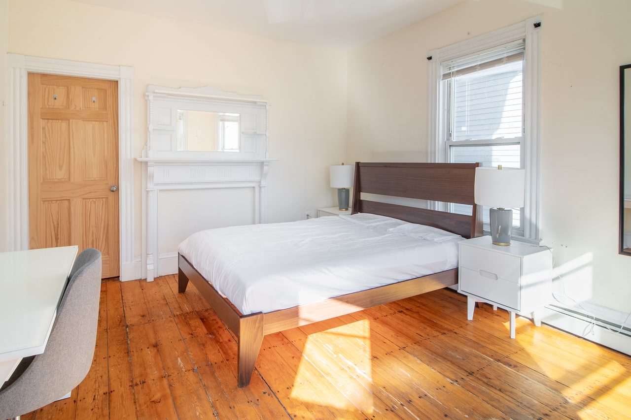  #1068: Mission Hill - Queen Bedroom A  -  #1068: Mission Hill  - Gallery -  13