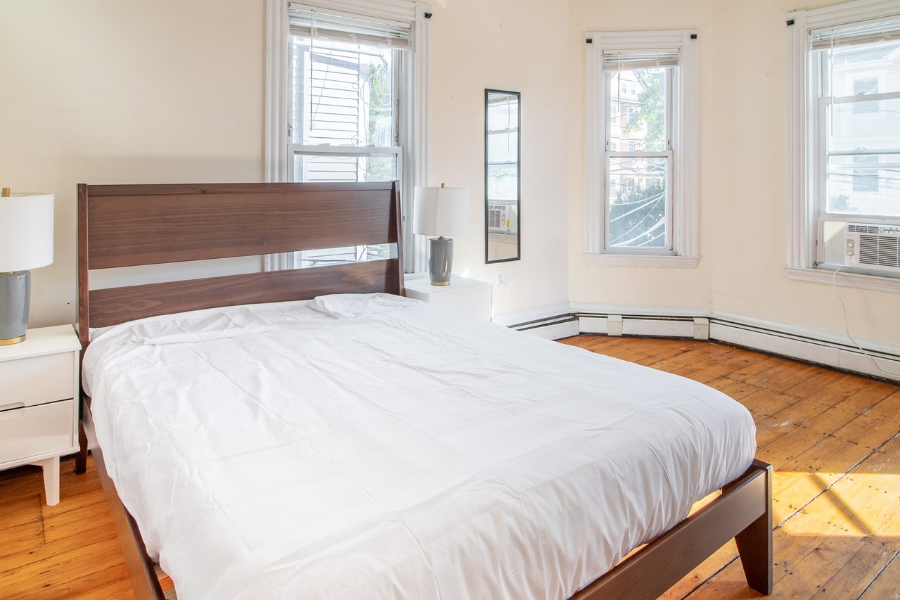  #1068: Mission Hill - Queen Bedroom A  -  #1068: Mission Hill  - Gallery -  11