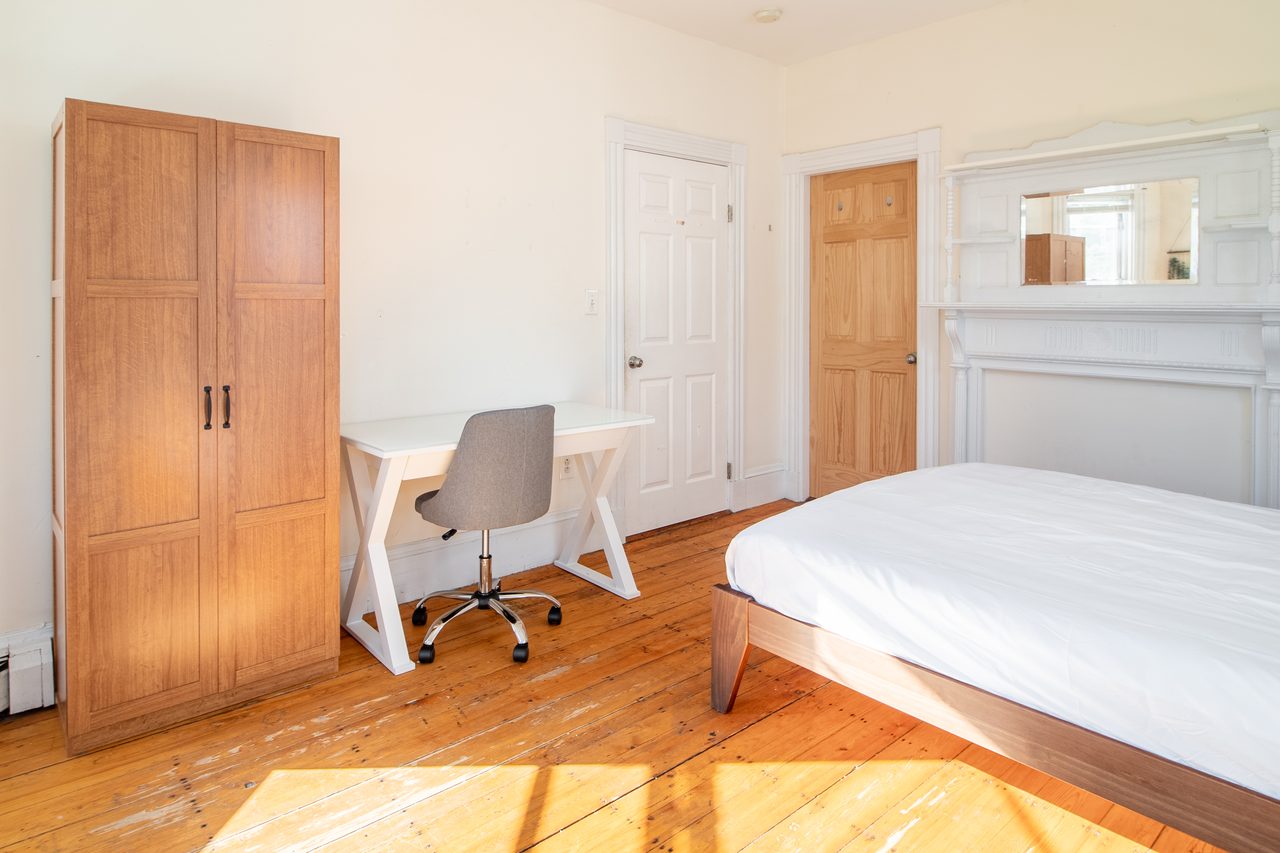  #1068: Mission Hill - Queen Bedroom A  -  #1068: Mission Hill  - Gallery -  12