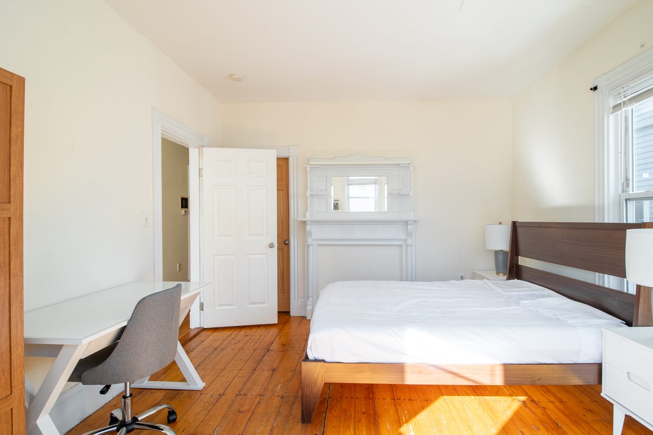  #1068: Mission Hill - Queen Bedroom A  -  #1068: Mission Hill  - Gallery -  1