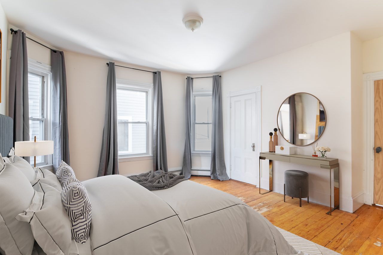  #1068: Mission Hill - Queen Bedroom C  -  #1068: Mission Hill  - Gallery -  16