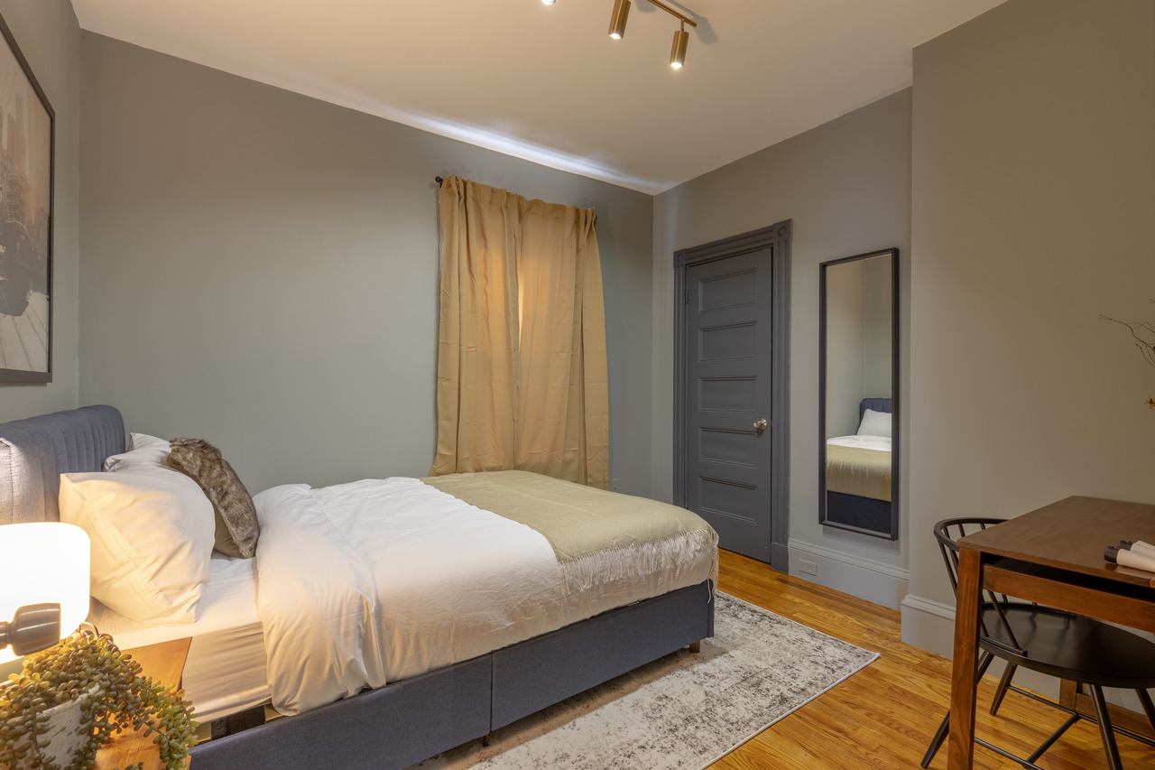 #352: JFK/UMass - Queen Bedroom A - 2