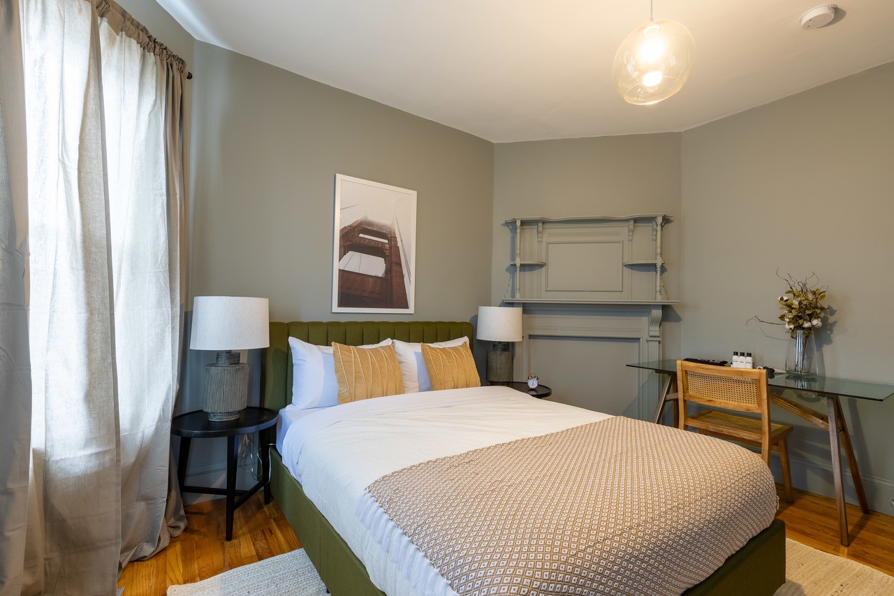 #352: JFK/UMass - Queen Bedroom C - 2