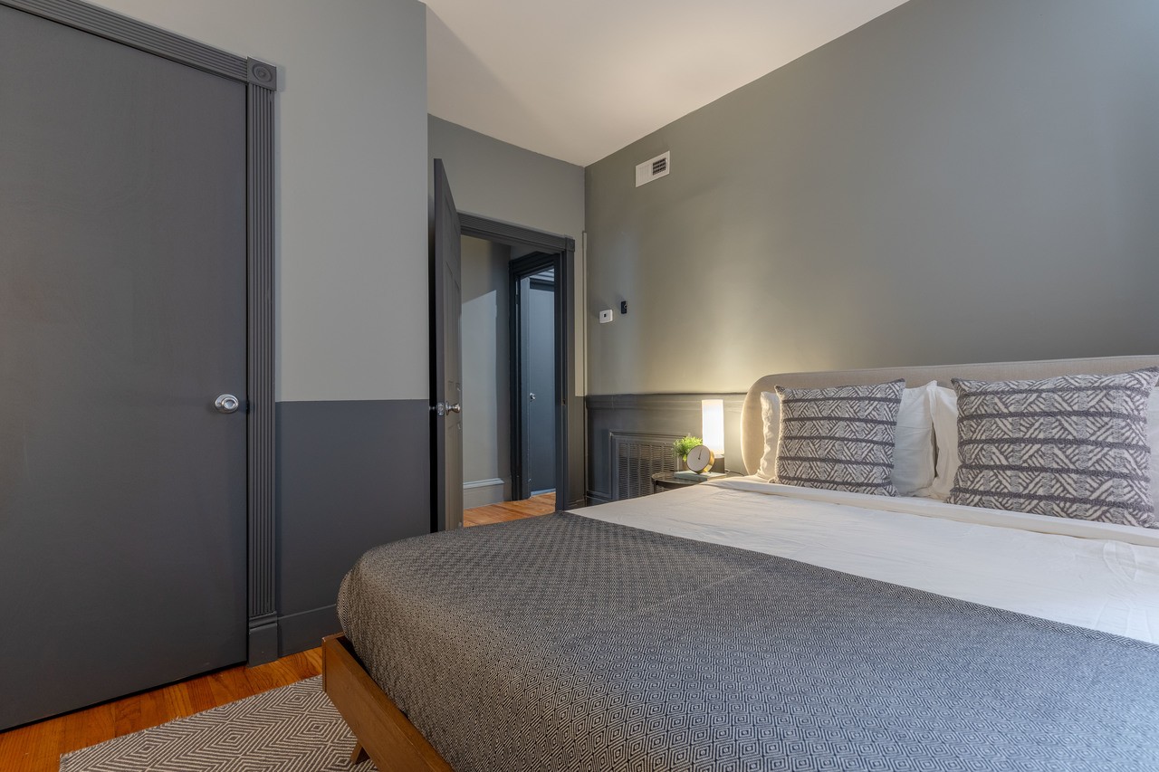 #352: JFK/UMass - Queen Bedroom D - 10