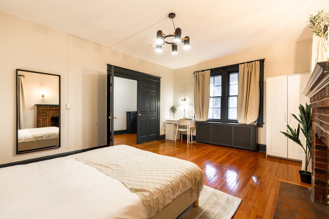  #333: Cleveland Park - Queen Bedroom A  -  #333: Cleveland Park  - Gallery -  7