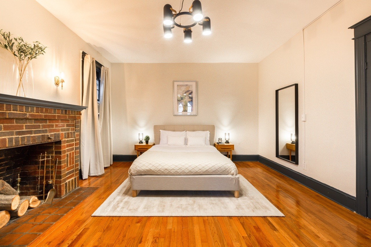  #333: Cleveland Park - Queen Bedroom A  -  #333: Cleveland Park  - Gallery -  5