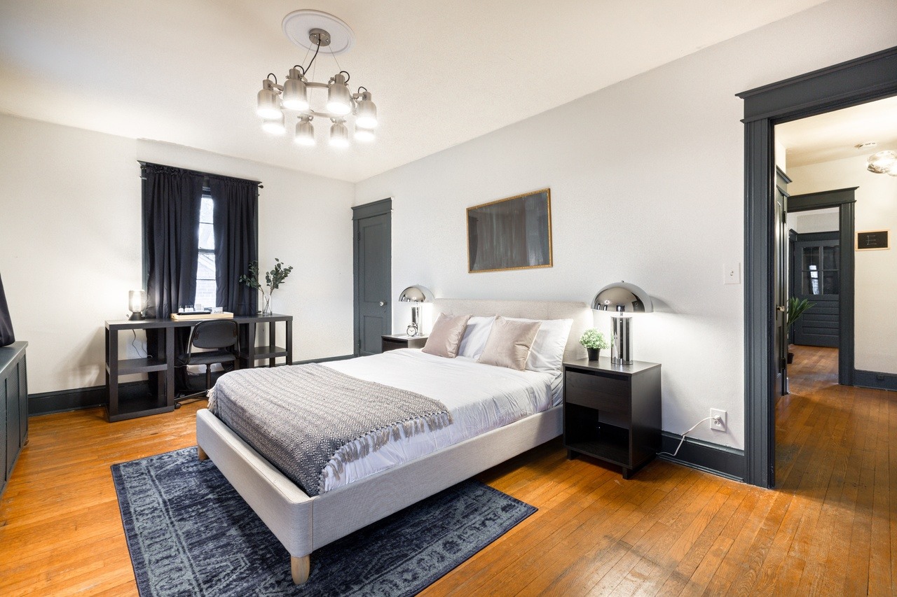  #333: Cleveland Park - Queen Bedroom C W/Private Bathroom  -  #333: Cleveland Park  - Gallery -  2