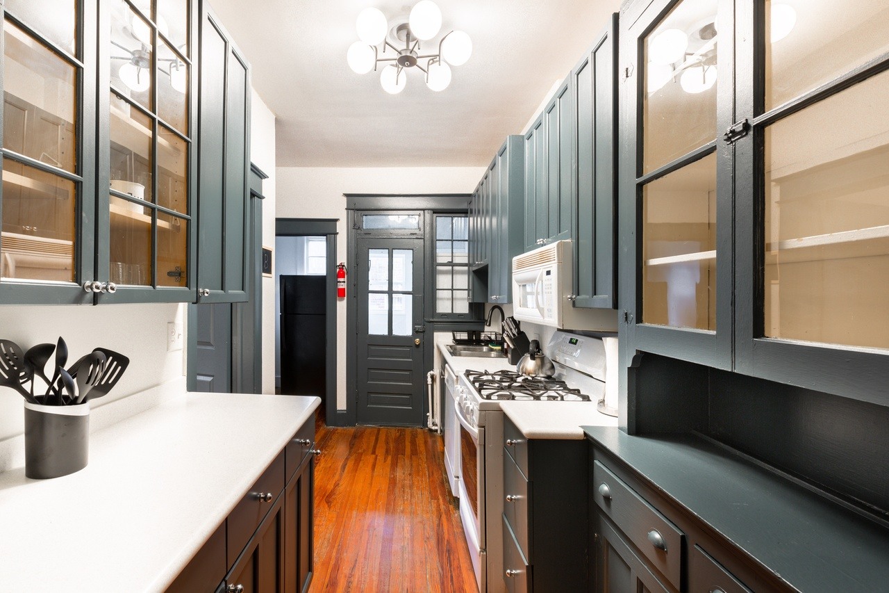  #333: Cleveland Park - Queen Bedroom C W/Private Bathroom  -  #333: Cleveland Park  - Gallery -  6