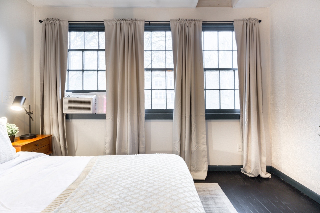  #333: Cleveland Park - Queen Bedroom E  -  #333: Cleveland Park  - Gallery -  3