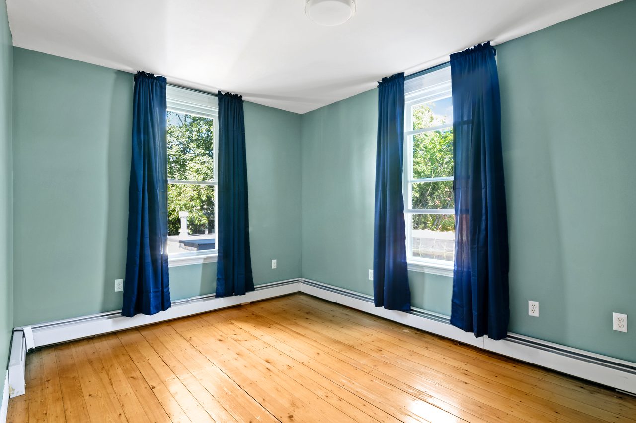 #1323: Central Square (Cambridge) - Queen Bedroom D - 2