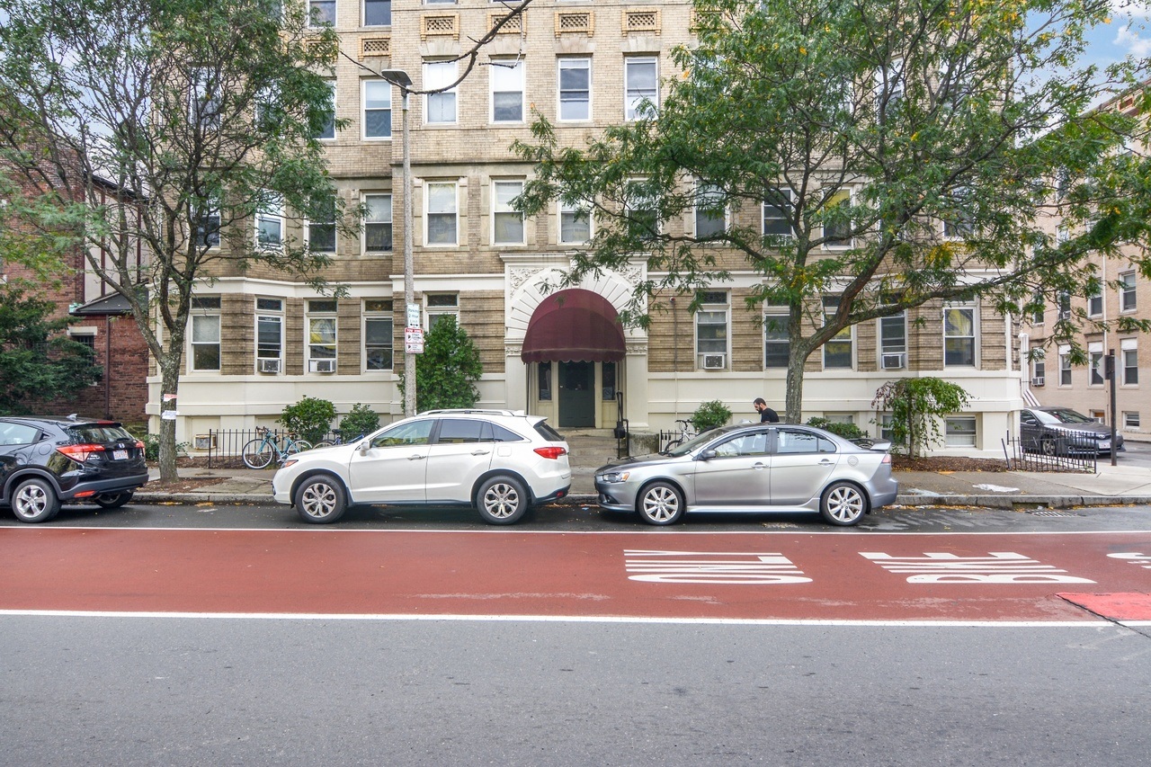 #583: Allston - Queen Bedroom B - 1