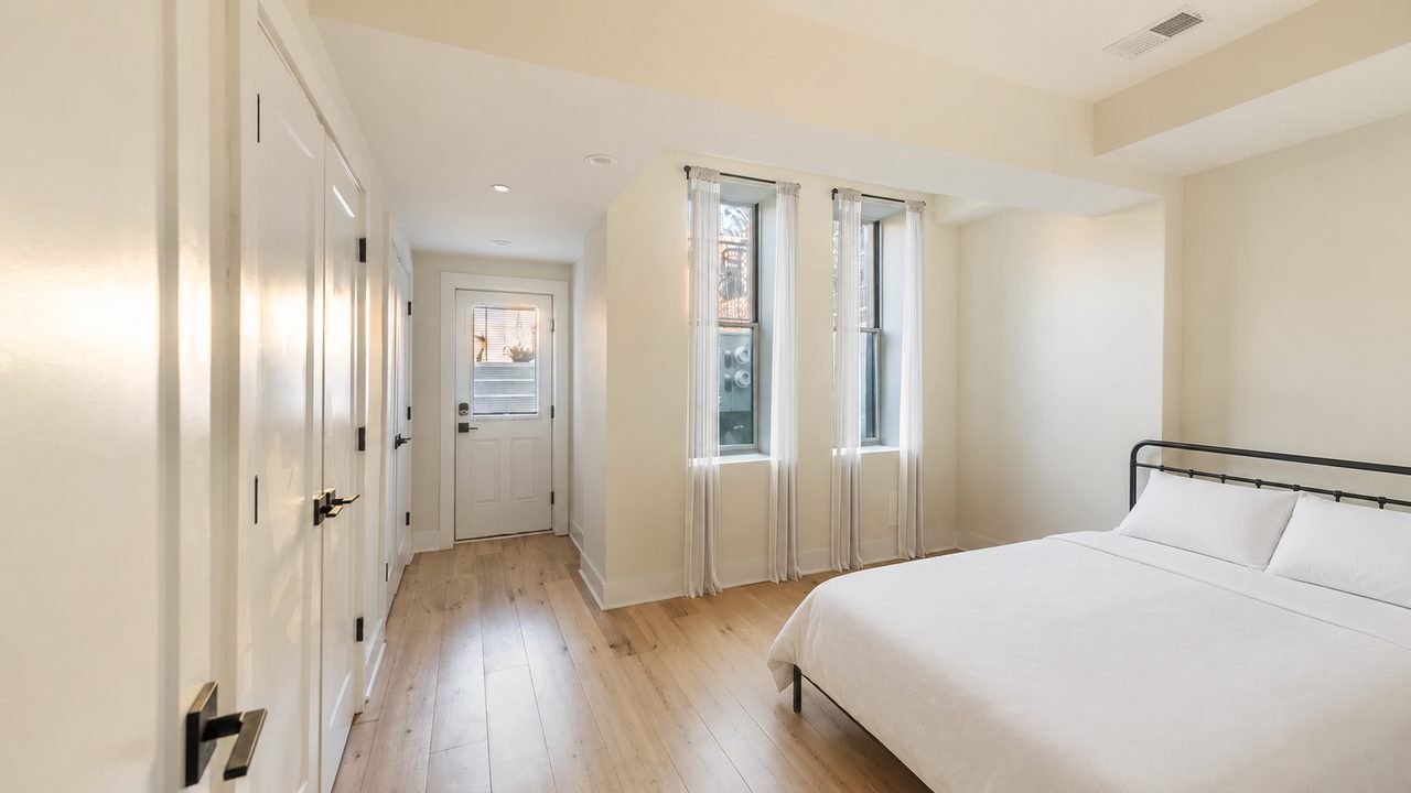 #1718: Columbia Heights - Full Bedroom B - 10