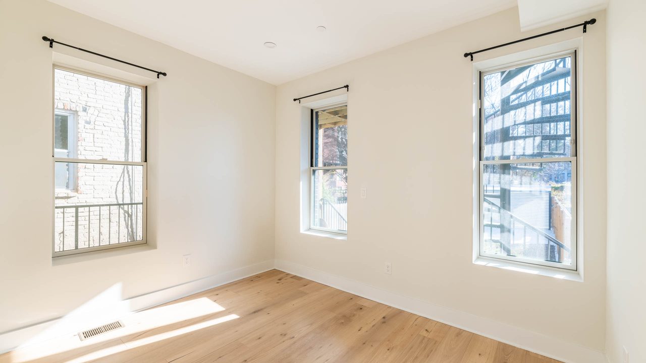  #1718: Columbia Heights - Full Bedroom A W/ Private Bathroom  -  #1718: Columbia Heights  - Gallery -  20