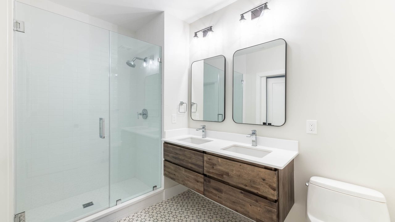  #1718: Columbia Heights - Full Bedroom A W/ Private Bathroom  -  #1718: Columbia Heights  - Gallery -  13