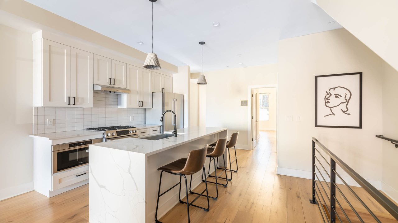 #1718: Columbia Heights - Full Bedroom A W/ Private Bathroom - #1718: Columbia Heights - Gallery - 1