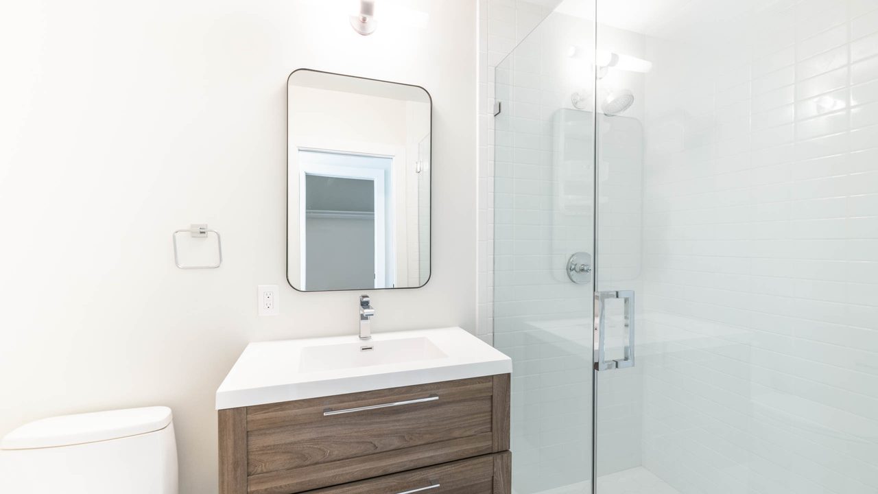  #1718: Columbia Heights - Full Bedroom A W/ Private Bathroom  -  #1718: Columbia Heights  - Gallery -  6