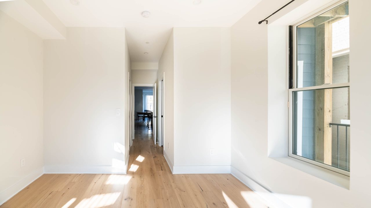  #1718: Columbia Heights - Full Bedroom A W/ Private Bathroom  -  #1718: Columbia Heights  - Gallery -  5