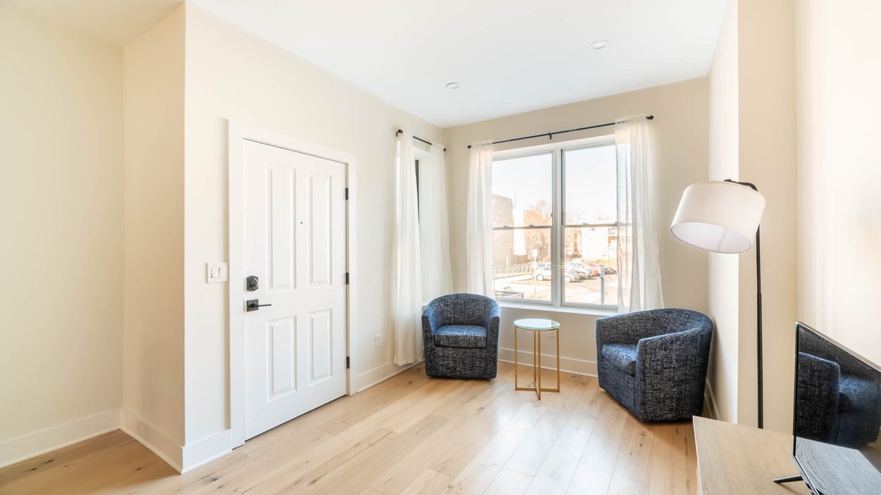  #1718: Columbia Heights - Full Bedroom A W/ Private Bathroom  -  #1718: Columbia Heights  - Gallery -  4