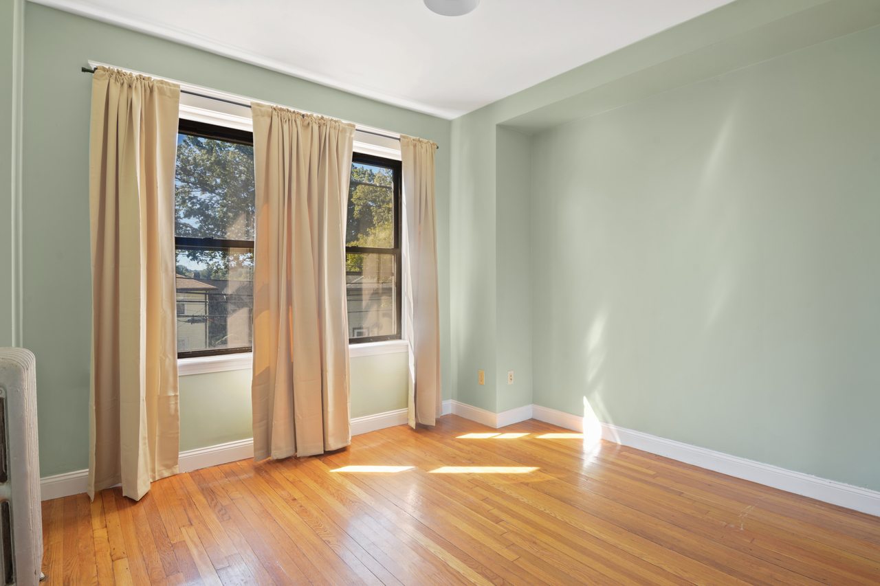 #604: Brighton - Queen Bedroom B - #604: Brighton - Gallery - 12