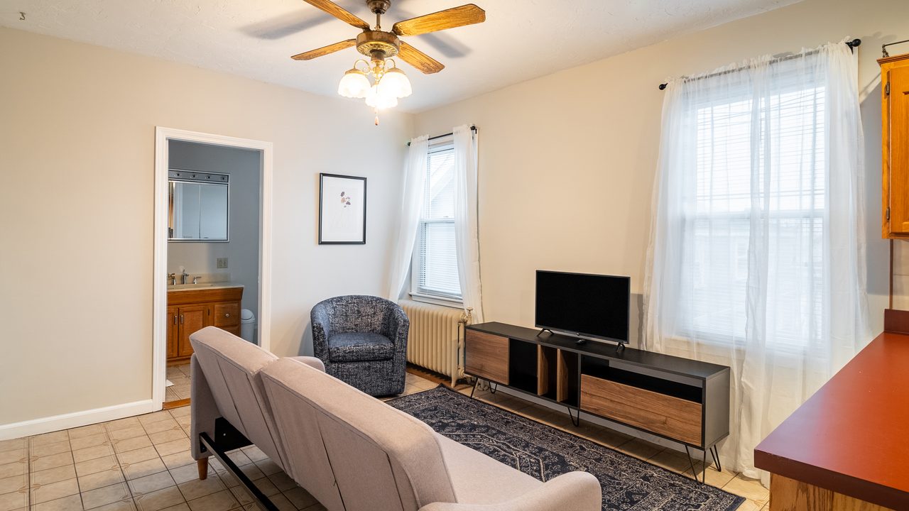 #1668: Somerville - Queen Bedroom A - 2